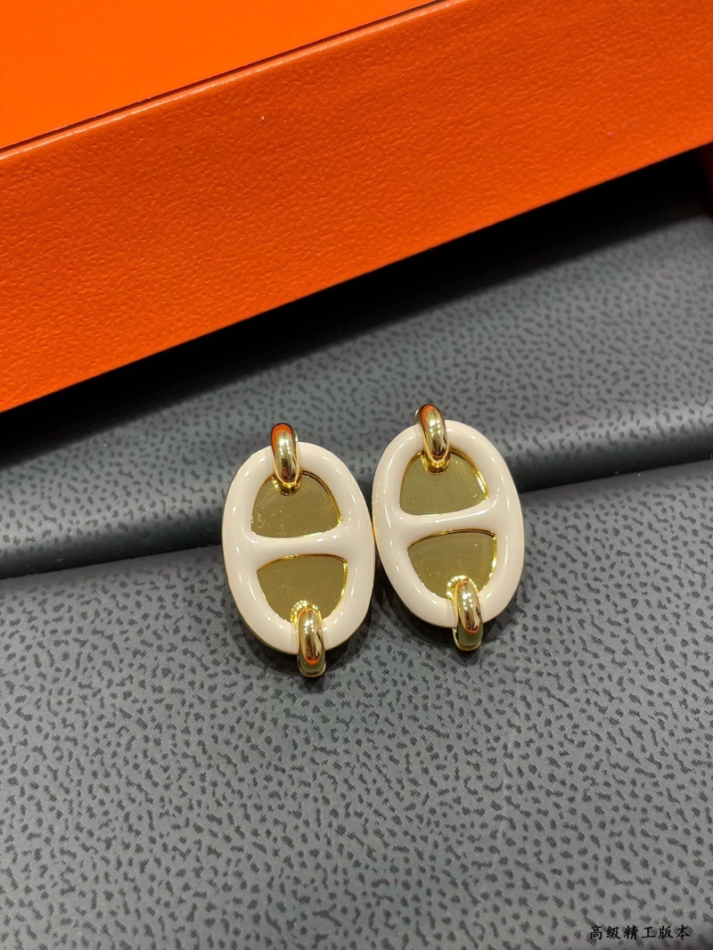 H**me5 earrings